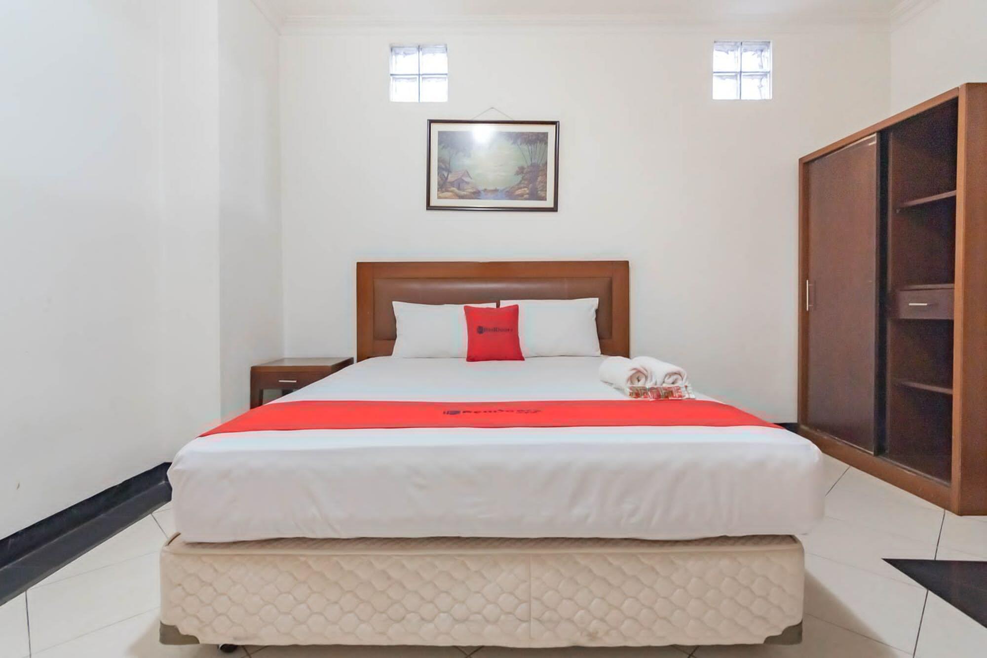 Reddoorz Plus At Buah Batu Бандунг Екстер'єр фото