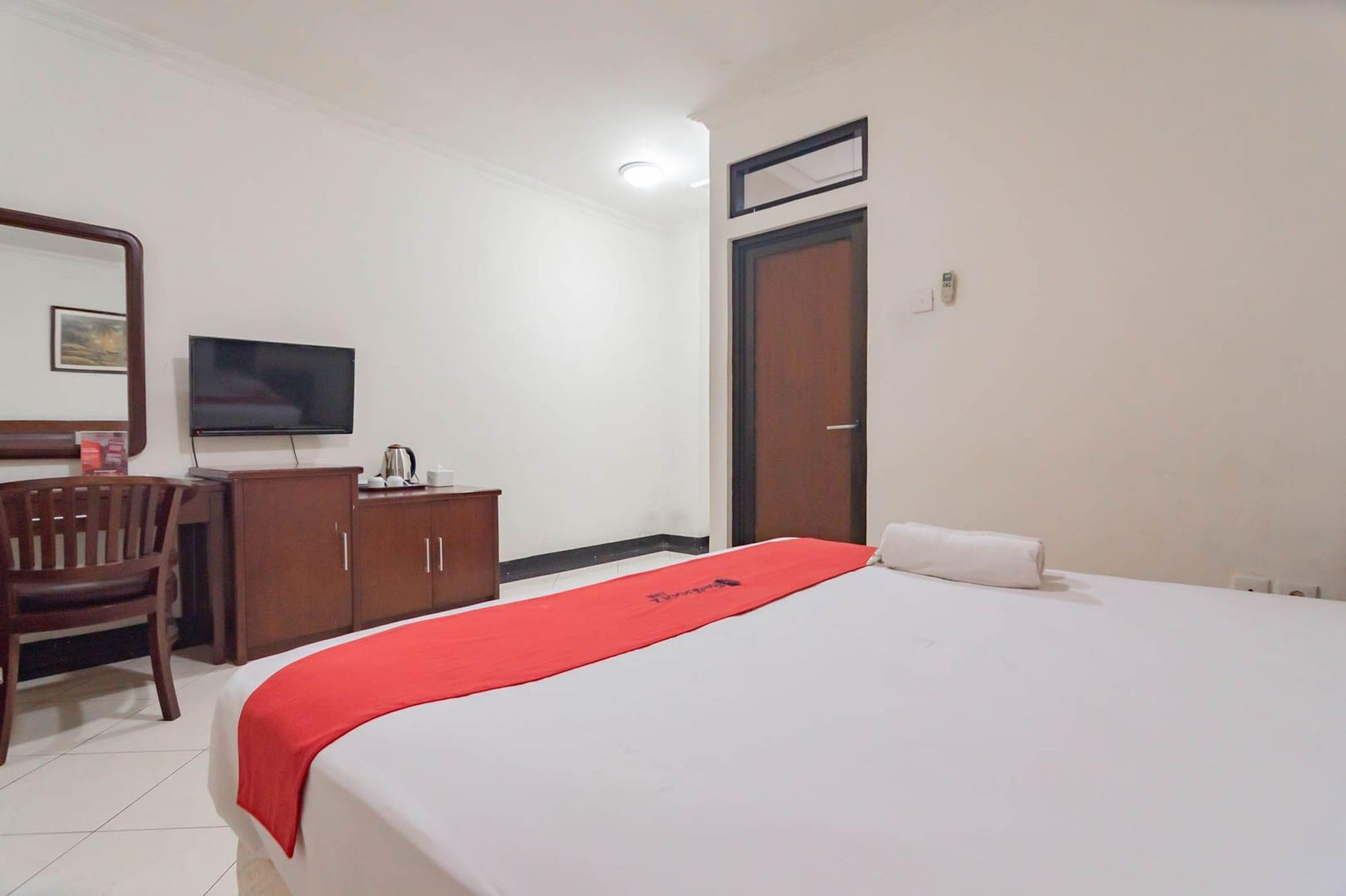 Reddoorz Plus At Buah Batu Бандунг Екстер'єр фото